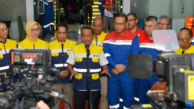 Menteri ESDM Bahlil Lahadalia usai meninjau TBBM Plumpang Jakarta. (Sumber: Humas ESDM)