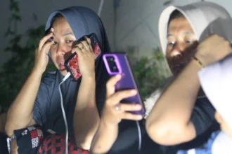 Korban banjir manfaatkan jaringan starlink di Aceh Tamiang