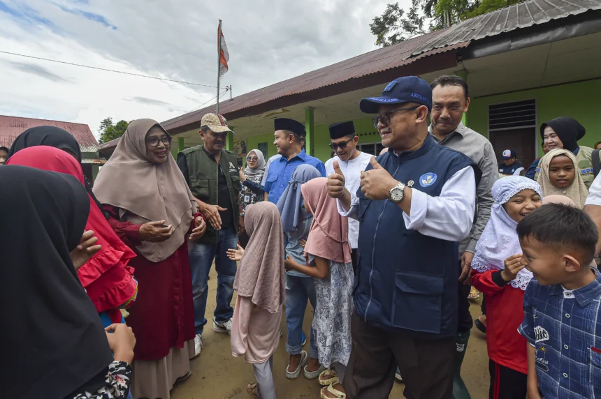 Mendikdasmen tinjau sekolah terdampak bencana di Agam