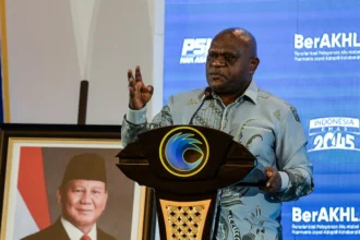 Menteri Hak Asasi Manusia (HAM) Natalius Pigai menyampaikan sambutan dalam Musyawarah Perencanaan Pembangunan (Musrenbang) HAM 2025 di Jakarta, Senin (8/12/2025).