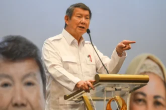 Wakil Ketua Dewan Pembina Partai Gerindra Hashim Djojohadikusumo memberikan sambutan saat peringatan Hari Disabilitas Internasional yang digelar Partai Gerindra di Jakarta, Senin (8/12/2025). (Sumber: Antara Foto/Hafidz Mubarak A/foc)