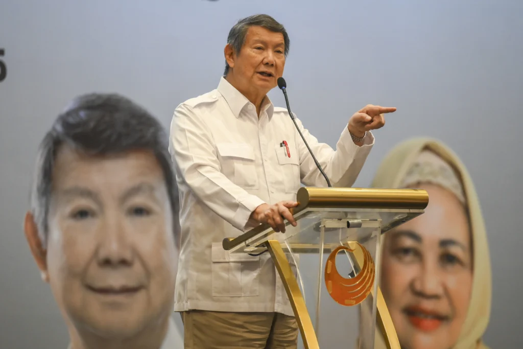 Wakil Ketua Dewan Pembina Partai Gerindra Hashim Djojohadikusumo memberikan sambutan saat peringatan Hari Disabilitas Internasional yang digelar Partai Gerindra di Jakarta, Senin (8/12/2025).