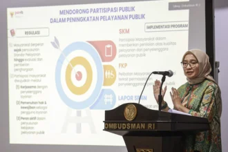 Menteri Pendayagunaan Aparatur Negara dan Reformasi Birokrasi (PANRB) Rini Widyantini menyampaikan paparan utama (keynote speech) pada peluncuran buku dan Diskusi Kelompok Terarah (Focus Group Discussion) bertajuk Mengawal Mutu Pengawasan Pelayanan Publik di Gedung Ombudsman, Jakarta, Selasa, (9/12/2025)