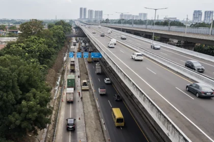 Perbaikan Jalan Tol Jakarta-Cikampek di Cikarang