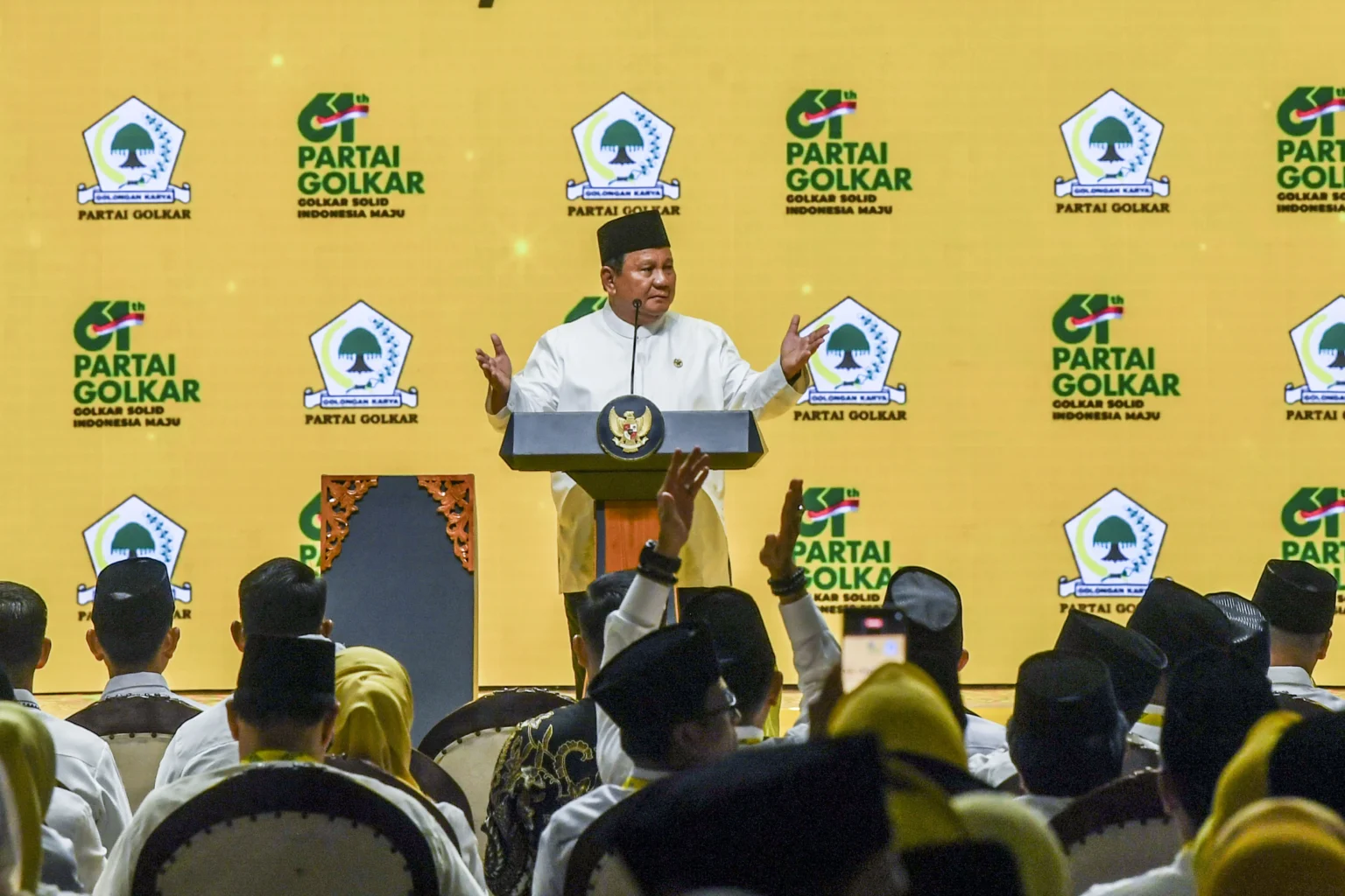 Presiden Prabowo Subianto menyampaikan sambutan dalam peringatan puncak HUT ke-61 Partai Golkar di Jakarta, Jumat (5/12/2025).