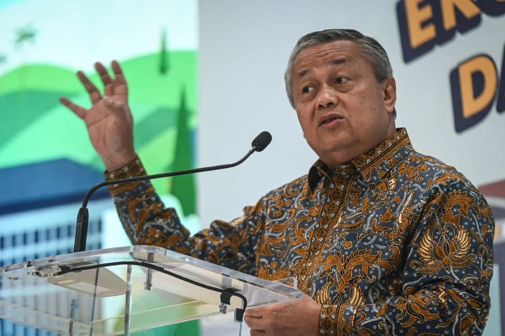 Gubernur Bank Indonesia Perry Warjiyo menyampaikan sambutan saat membuka acara Talkshow Bank Indonesia Bersama Masyarakat (BIRAMA) 2025 di Jakarta, Senin (1/12/2025).