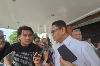 Wakil Menteri Energi dan Sumber Daya Mineral (ESDM) Yuliot Tanjung Saat Doorstop di Kementerian ESDM.