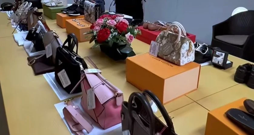 Contoh barang lelang KPK