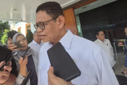 Wakil Menteri Energi dan Sumber Daya Mineral (ESDM) Yuliot Tanjung Saat Doorstop di Kementerian ESDM.