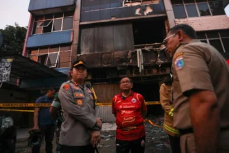 Gubernur DKI Jakarta, Pramono Anung di depan gedung Terra Drone.
