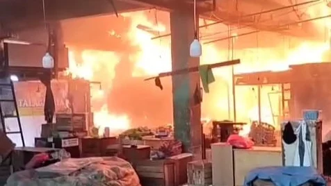 Kebakaran di Pasar Kramat Jati, Jakarta Timur.