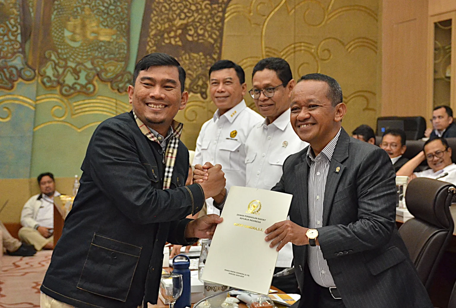 Anggota Komisi XII DPR RI, Rocky Candra bersama Menteri ESDM Bahlil Lahadalia
