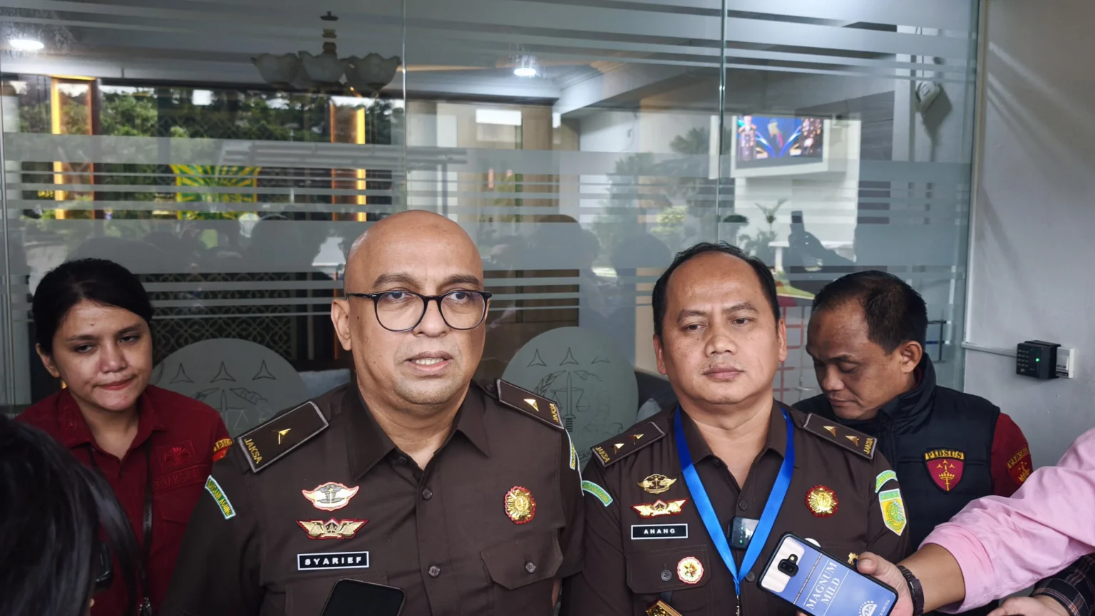 Dirdik Jampidsus Kejagung, Syarief Sulaeman Nahdi (kacamata) mengatakan penyidikan kasus korupsi tambang Konawe Utara sudah mulai dilakukan perhitungan kerugian negara.