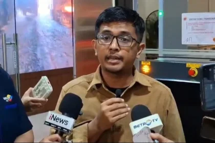 Aktivis Greenpeace, Iqbal Damanik melaporkan kasus teror yang dialaminya ke Polri