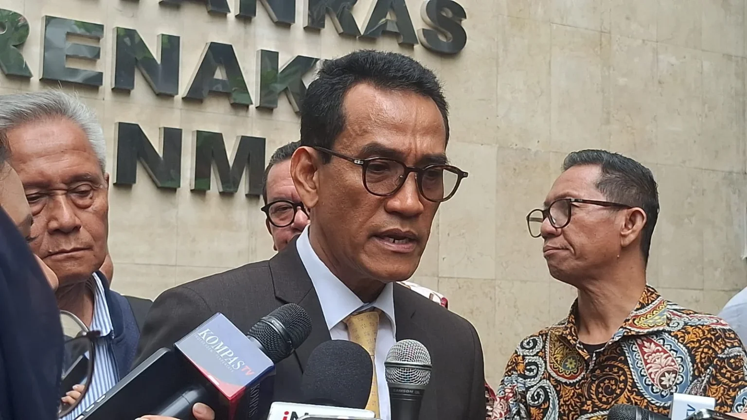 Pakar Hukum Tata Negara Refly Harun, yang juga kuasa hukum Roy Suryo cs, saat mendatangi Polda Metro Jaya, Selasa, 20 Januari 2026.