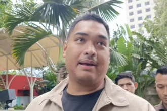 Eks Menpora Dito Ariotedjo hadir memenuhi panggilan KPK kasus korupsi kuota tambahan haji Kemenag.