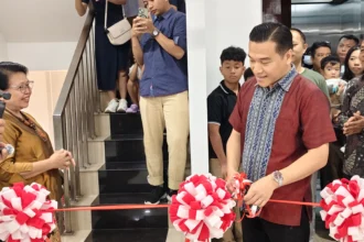 Gunting pita perdana Gudeg Bu Anna