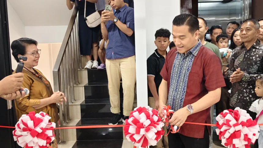 Gunting pita perdana Gudeg Bu Anna