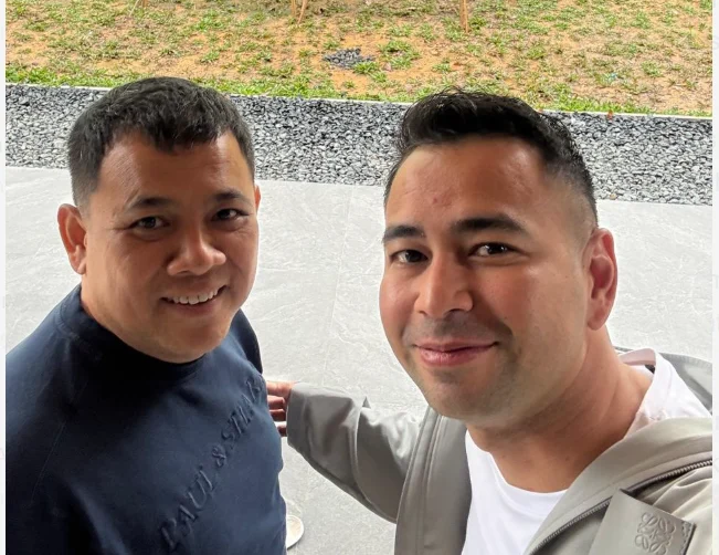Raffi Ahmad Selfie Bersama Haji Isam