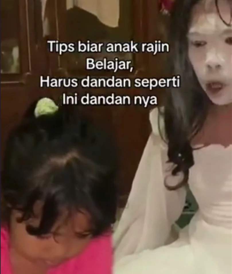 Momen Kocak Seorang Ayah Ajarkan Anak Belajar