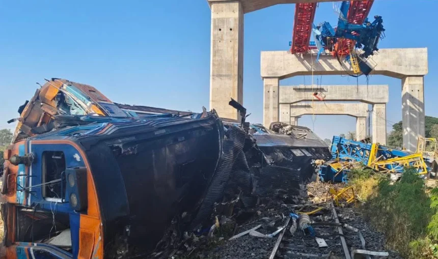 Crane Hantam Kereta Penumpang