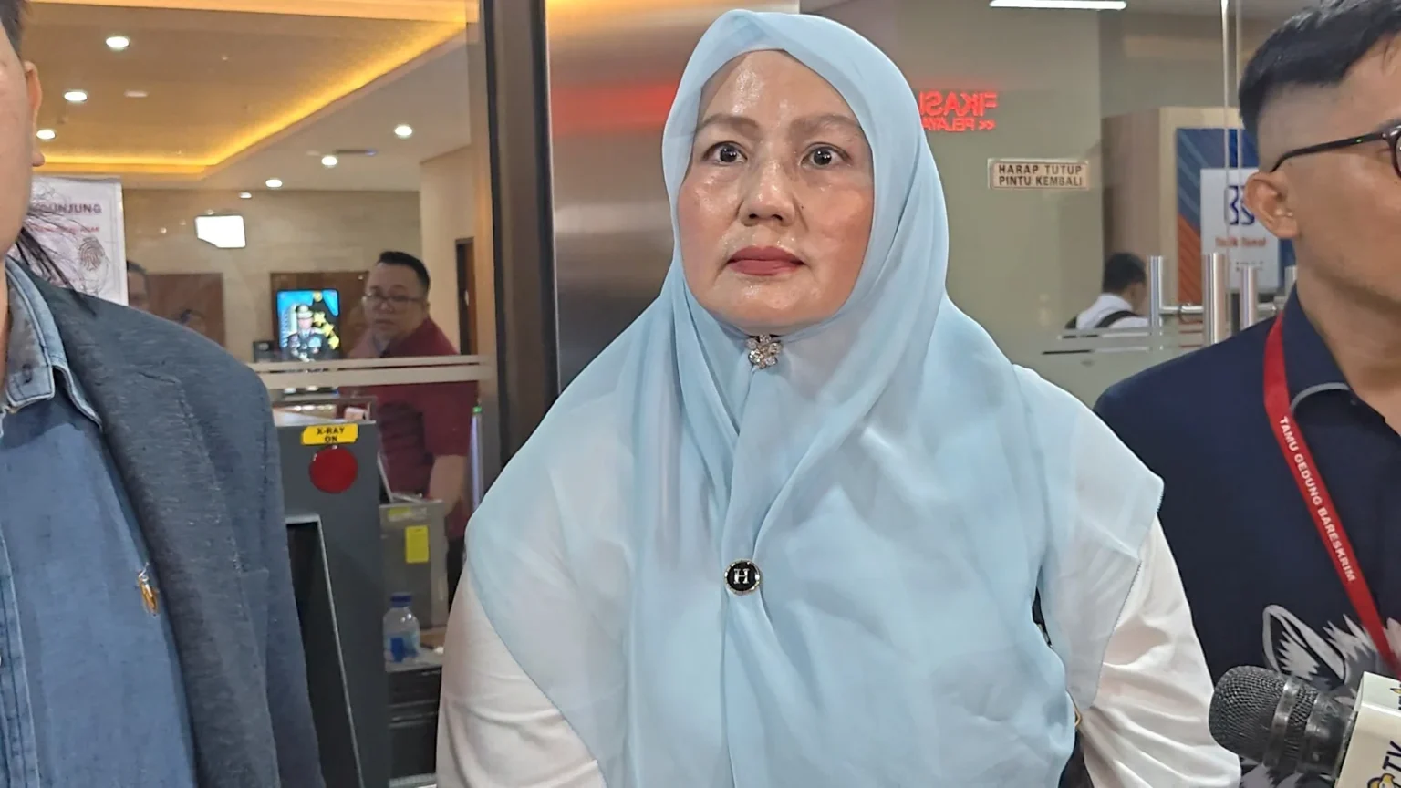 Wagub Babel, Hellyana menjelang diperiksa penyidik Bareskrim Mabes Polri kasus ijazah palsu.