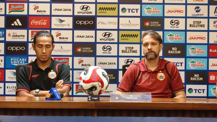 Pelatih Persija Jakarta, Mauricio Souza saat konfrensi pers di Stadion Utama Gelora Bung Karno, Senayan