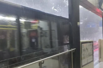 Hujan di Jakarta menyebabkan keterlambatan TransJakarta