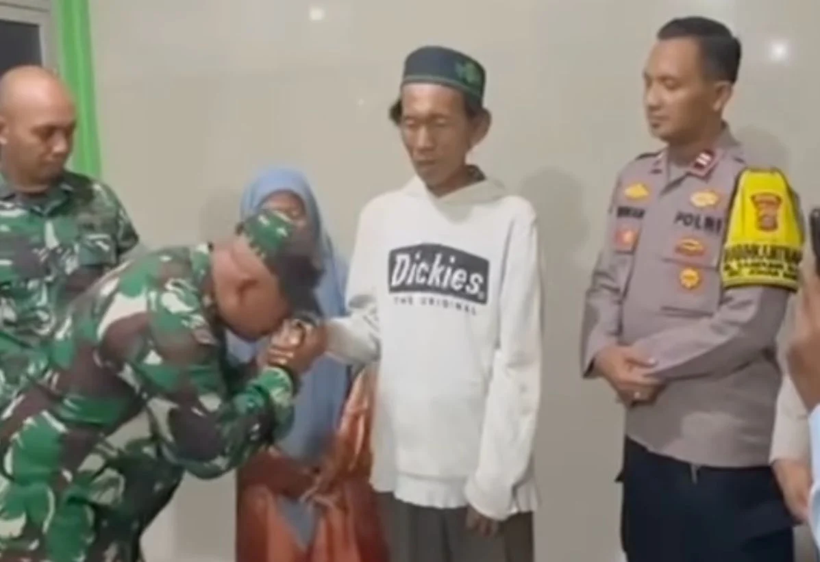 Permohonan maaf oknum polisi dan TNI yang sempat menuduh pedagang es, Sudrajat, hingga viral di medsos. (Sumber: Instagram.com/@pembasmii.kehaluan)