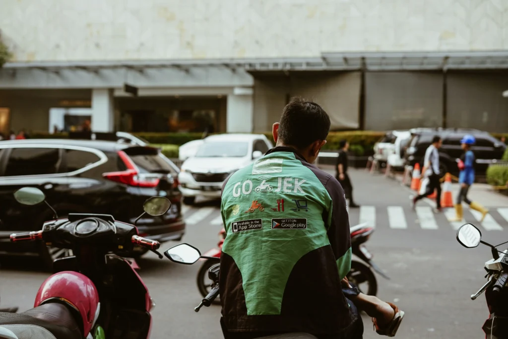 Ilustrasi Ojek Online. (Sumber: Unsplash/Afif Ramdhasuma)