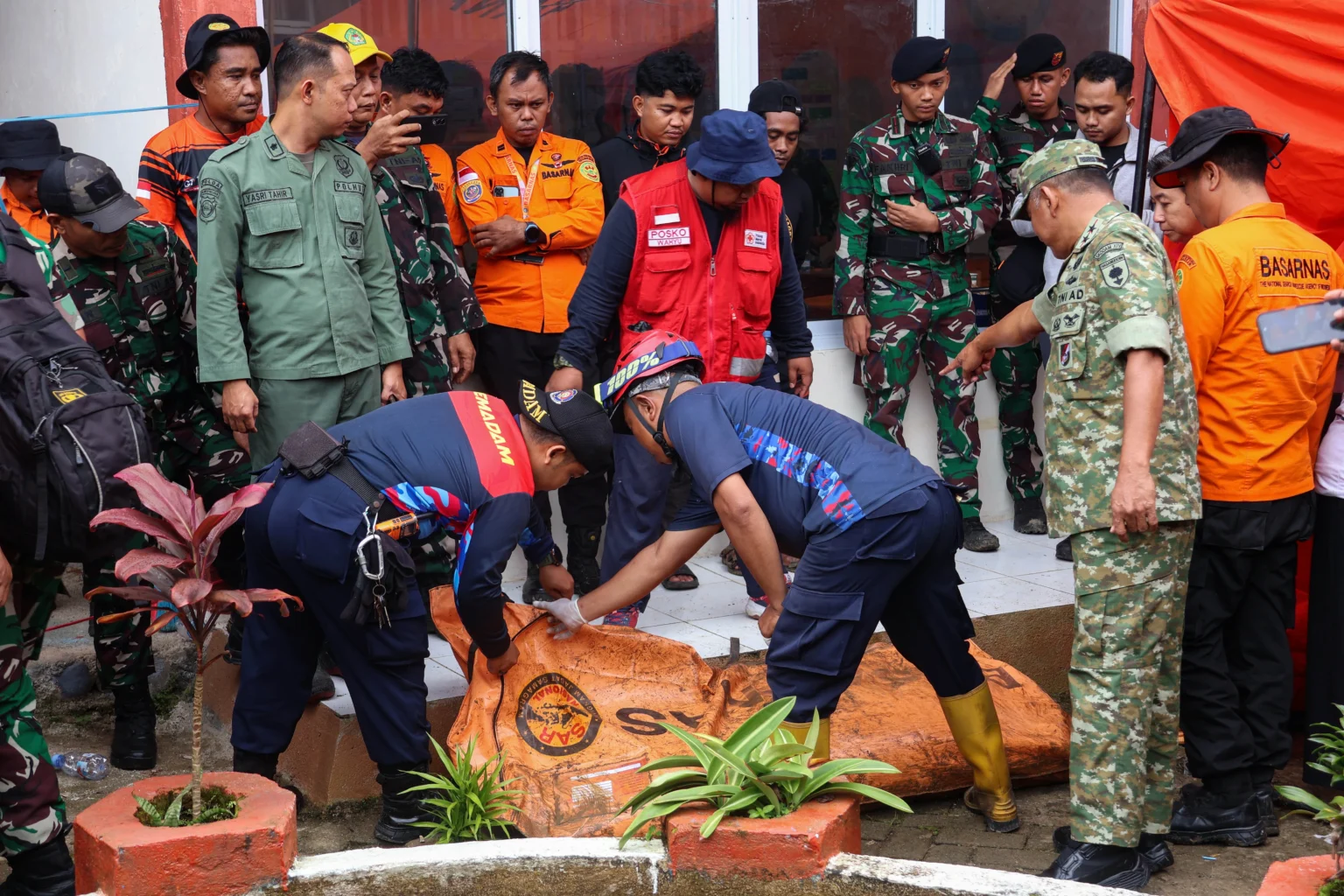 Hari kedua pencarian pesawat ATR 42-500 milik IAT di Pangkep.