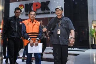 KPK menetapkan Bupati Pati tersebut sebagai tersangka dengan barang bukti berupa uang senilai Rp2,6 miliar.