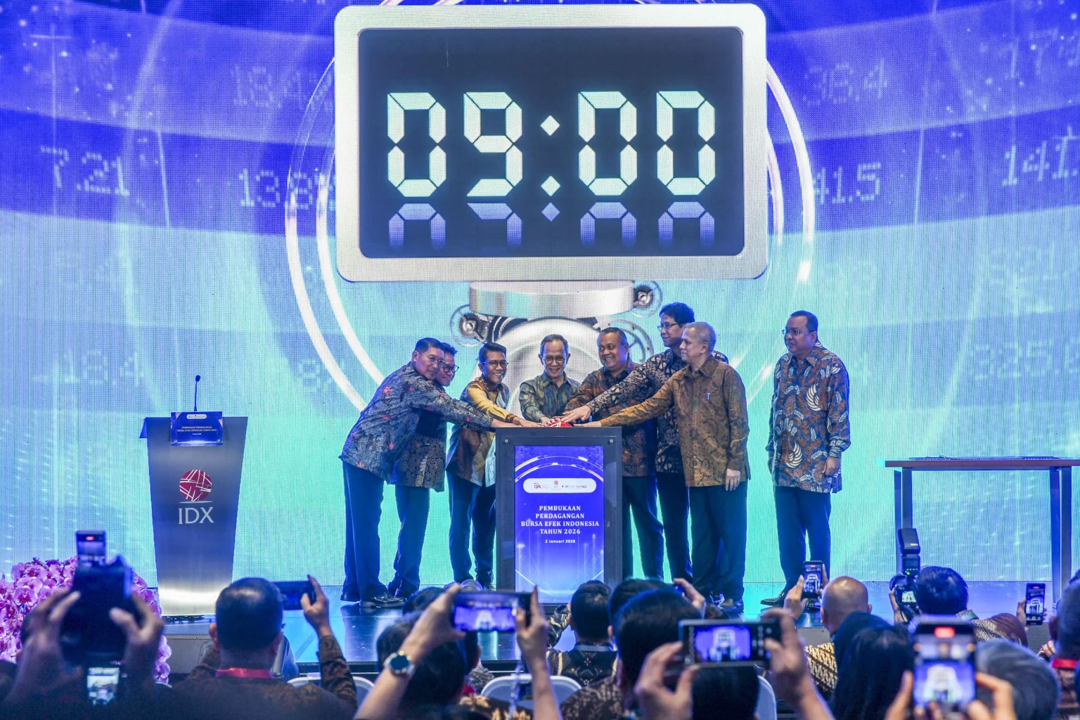 Pembukaan perdagangan saham awal tahun 2026 IHSG dibuka menguat 37,130 poin atau 0,43 persen ke level 8.684,069. (Sumber: Antara Foto/Galih Pradipta/YU)