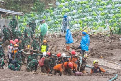 Kepala BNPB Tinjau Lokasi Longsor Bandung Barat, Tanggap Darurat Ditarget Dua Pekan.