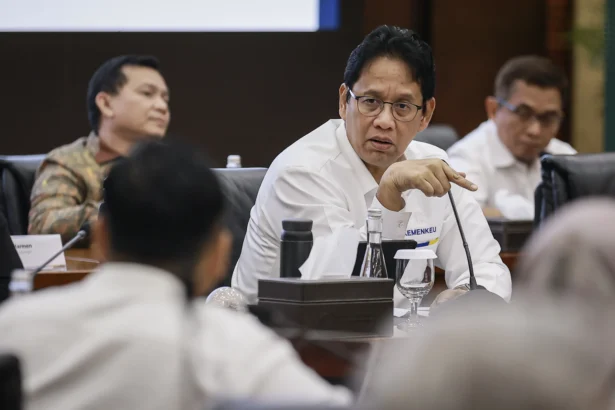 Menteri Keuangan Purbaya Yudhi Sadewa saat mengikuti sidang aduan kanal Debottlenecking Satgas P2SP di Gedung Kementerian Keuangan, Jakarta