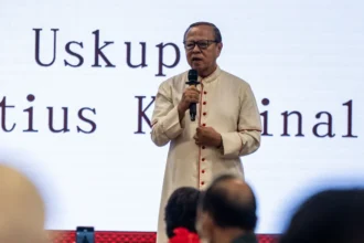 Uskup Agung Jakarta Kardinal Ignatius Suharyo memberikan pesan saat Suka Cita Natal di Meja Makan (Santa) di Gereja Katedral