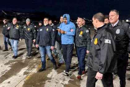 Presiden Venezuela Nicolas Maduro saat ditangkap oleh pasukan elite Amerika Serikat dalam operasi khusus