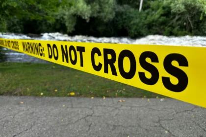 Ilustrasi garis polisi. (Sumber: Unsplash/ Ted Balmer)