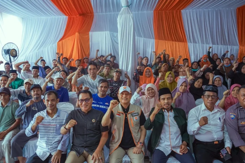 Anggota DPR RI, Adang Daradjatun bersama masyarakat