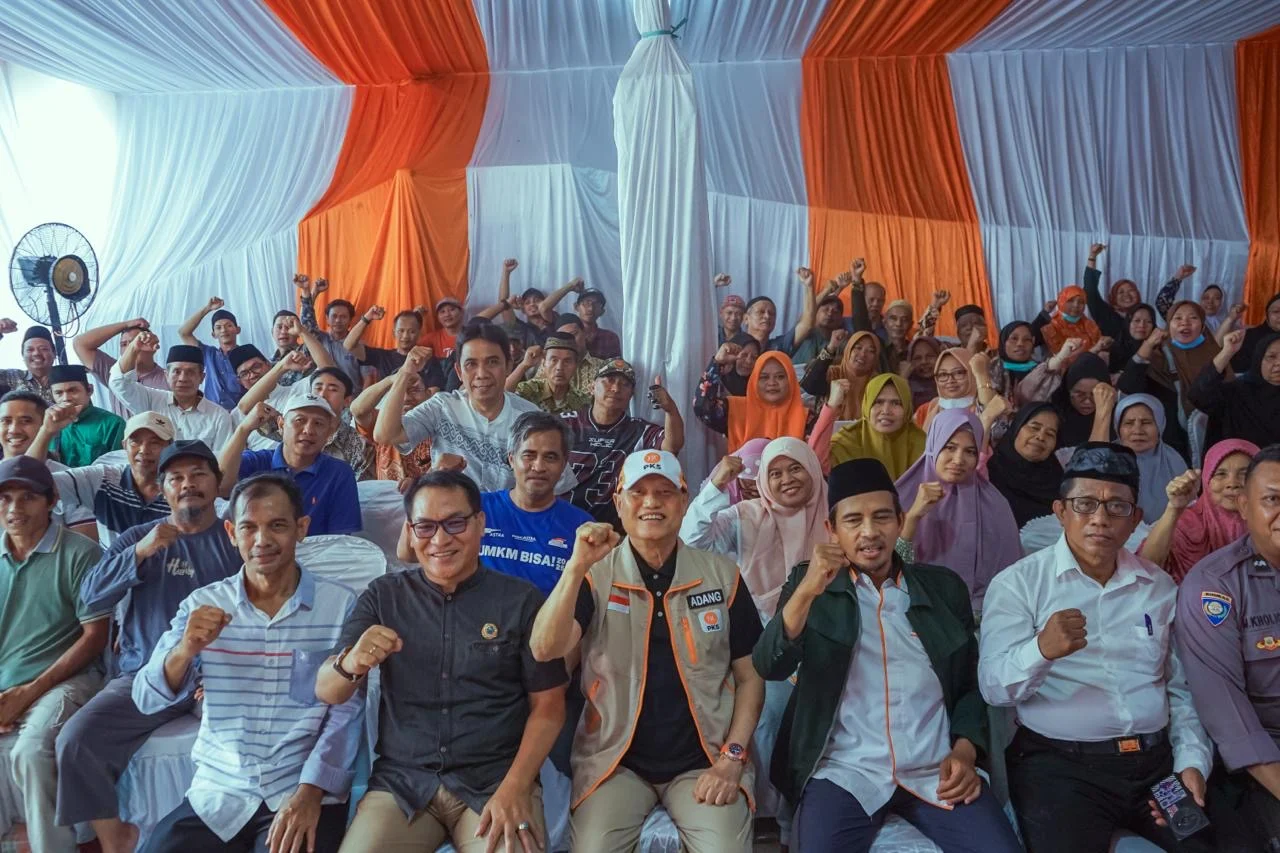 Anggota DPR RI, Adang Daradjatun bersama masyarakat