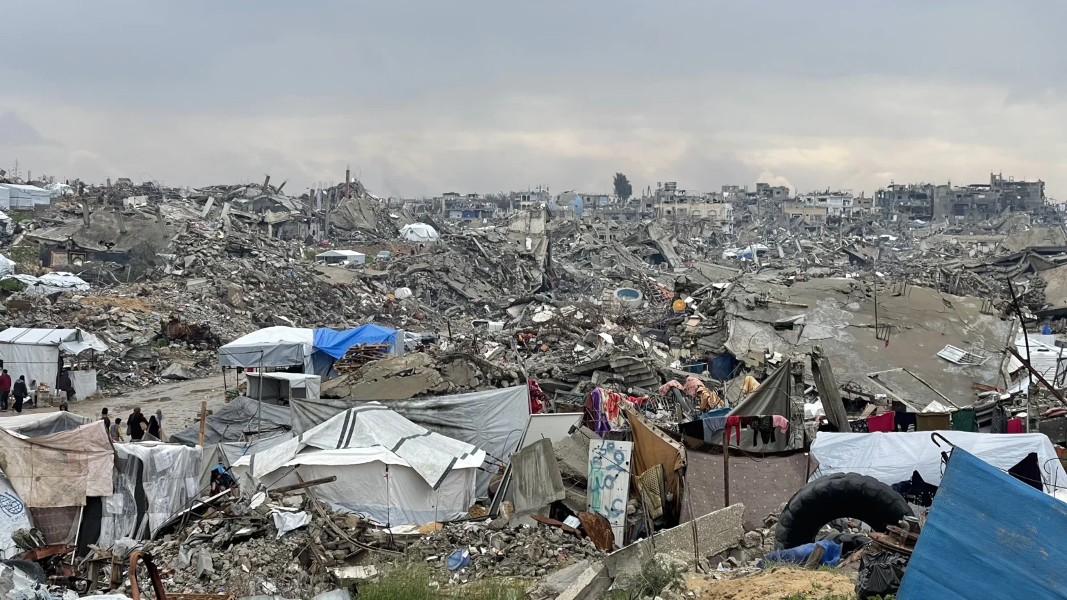 Muslim di Jalur Gaza menjalankan ibadah puasa Ramadan