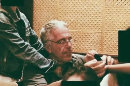 Foto epstain files. (Sumber: X/@ZariqaDangSuri)