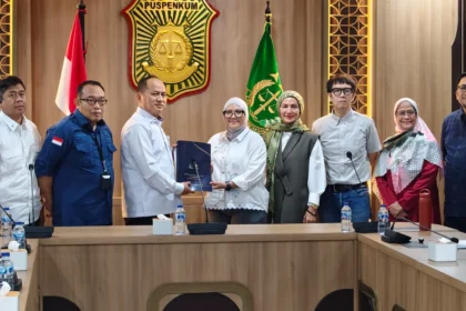 Koalisi masyarakat sipil melaporkan entitias Israel atas kejahatannya ke Kejagung. (Sumber: Owrite/Rahmat Baihaqi)