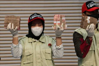 Uang total Rp1,5 miliar yang diamankan dari OTT Kepala KPP Madya Banjarmasin kasus korupsi restitusi PPN PT BKB