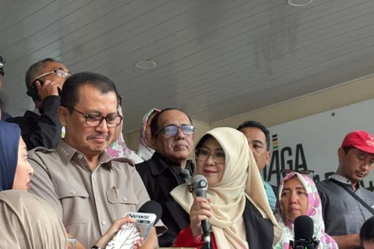 Eks Wakapolri Komjen (purn) Oegroseno (baju cokelat) jadi saksi ahli dihadirkan Roy Suryo Cs.