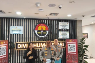 Kadiv Humas Mabes Polri, Irjen Pol Jhonny Eddizon Isir menjelaskan kronologi kasus kematian remaja Arianto ditangan Bripda Mesias