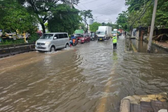 Genangan di Daan Mogot, Jakarta Barat. (Foto: X/@tmcpoldametro)