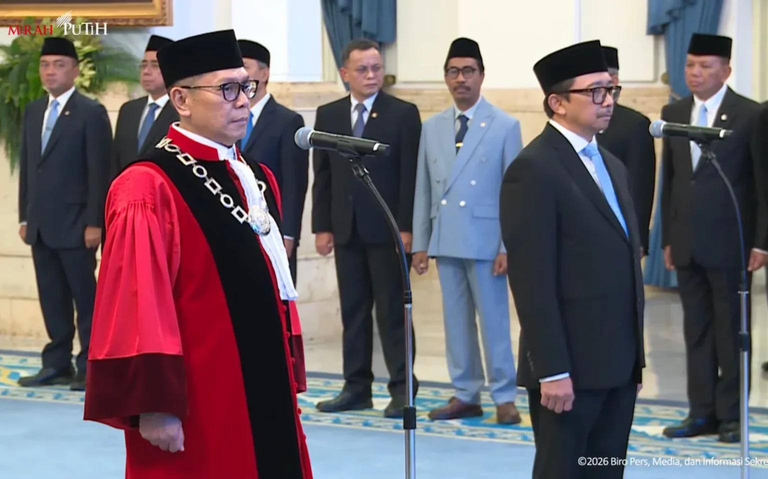 Wakil Menteri Keuangan Juda Agung (kanan) dan Hakim MK Adies Kadir (kiri). (Sumber: Youtube Sekretariat Presiden)