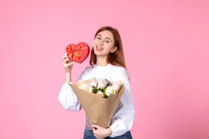 Ilustrasi Kado Valentine Berkesan
