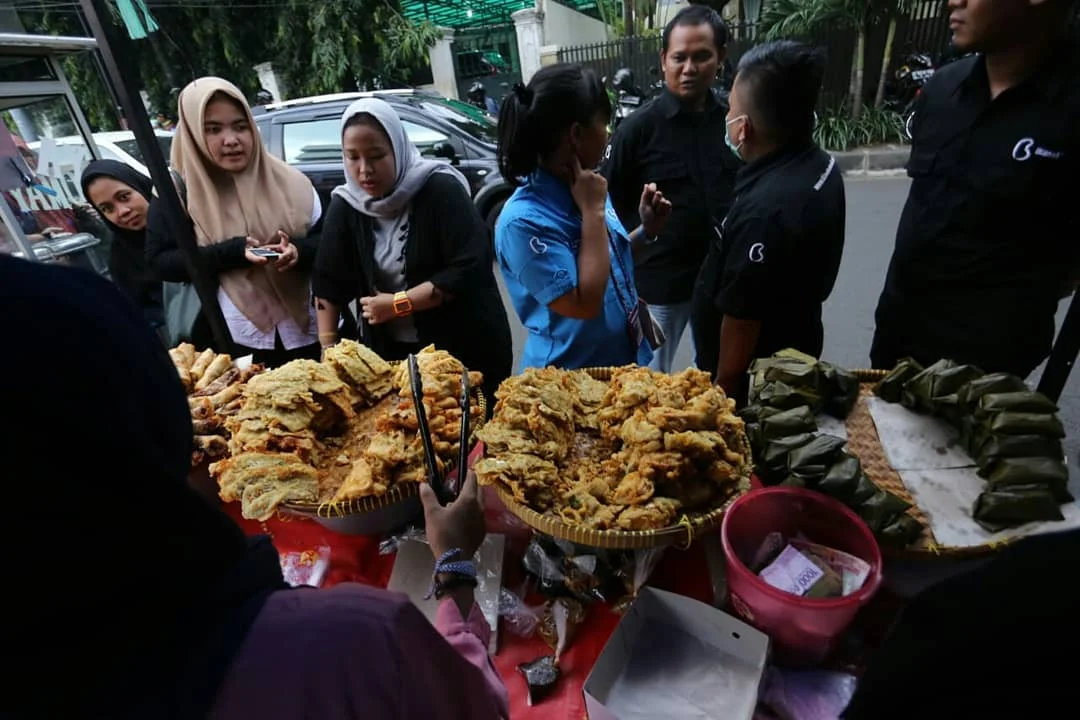 Masjid Sunda Kelapa Selalu Dipadati Pembeli Takjil